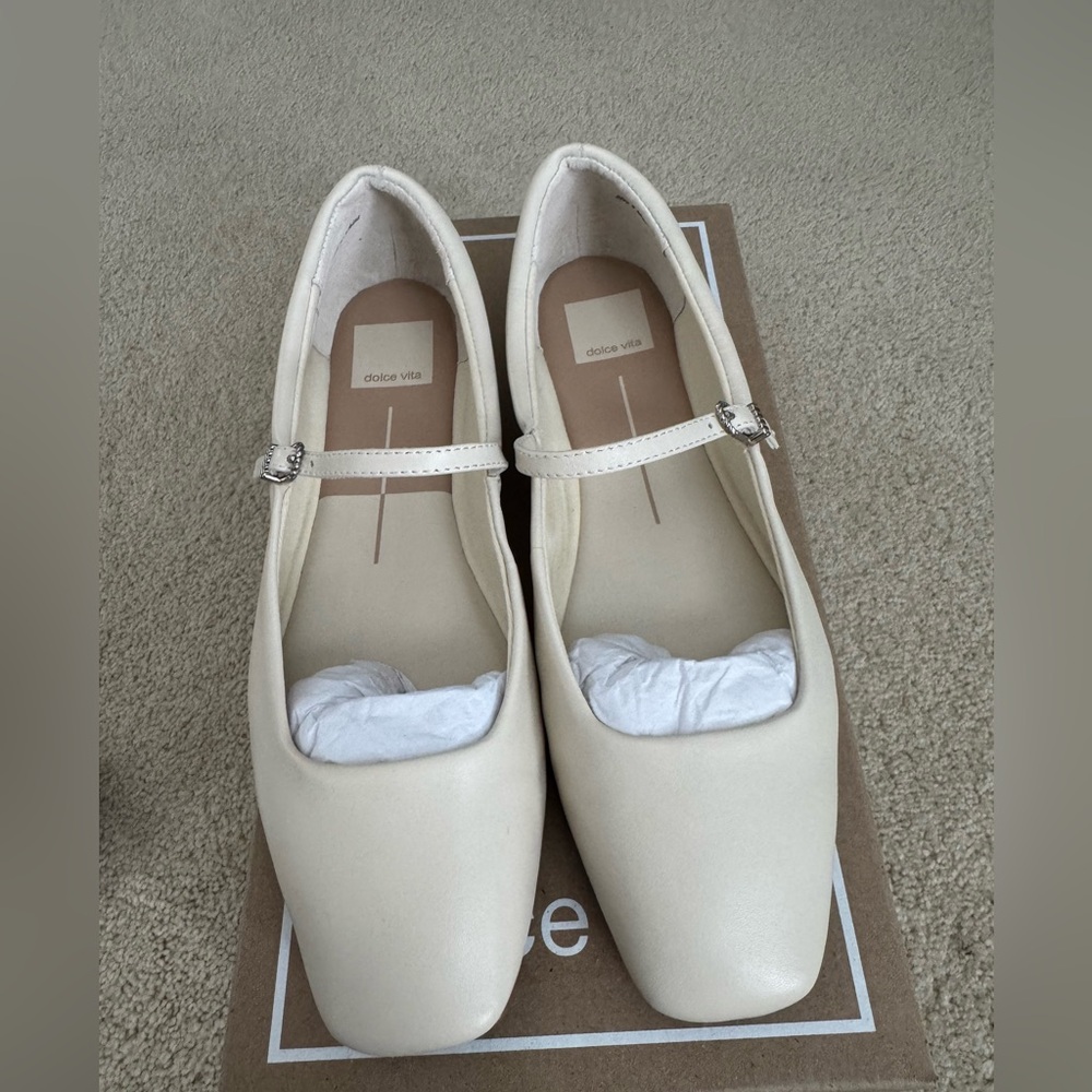 NIB Dolce Vita Reyes Ivory Flats